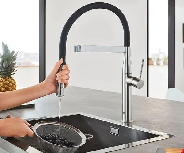 Кухонний змішувач GROHE Essence New 30294000